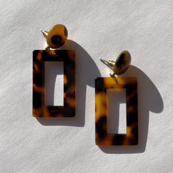 Rectangular Tortoise Pattern Earrings - Picture 1 of 5